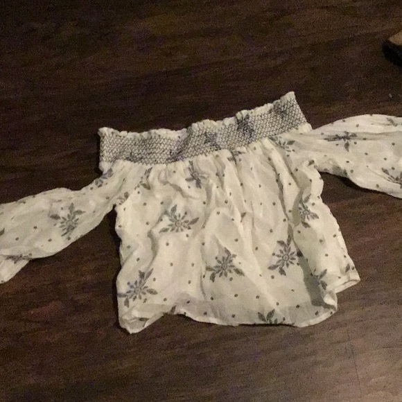 Off the shoulder cropped shirt - Picture 2 of 2